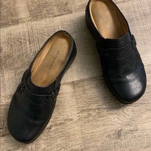 Women’s Easy Spirit Mule Clogs